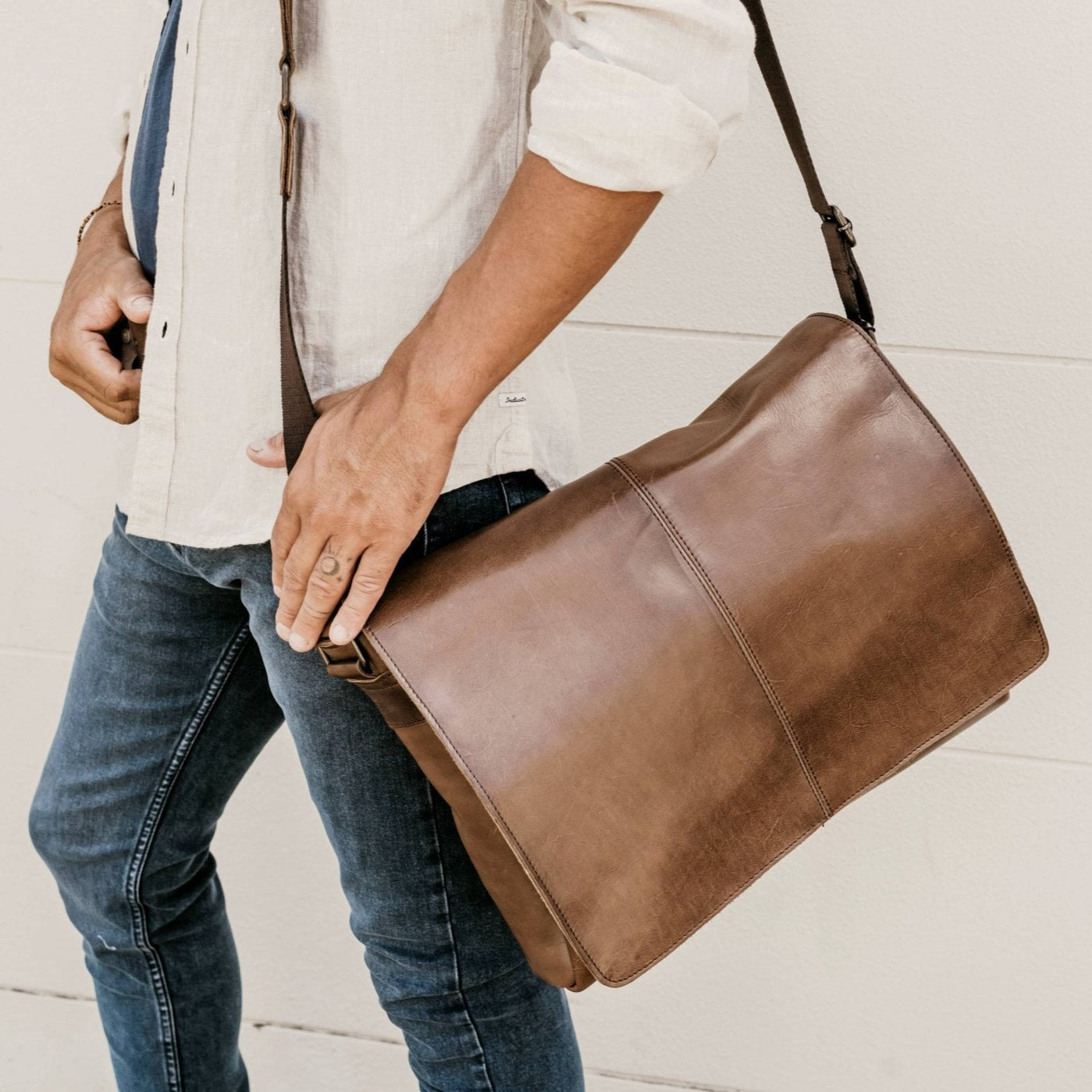 Lincoln Messenger Bag - Antique Brown - V3