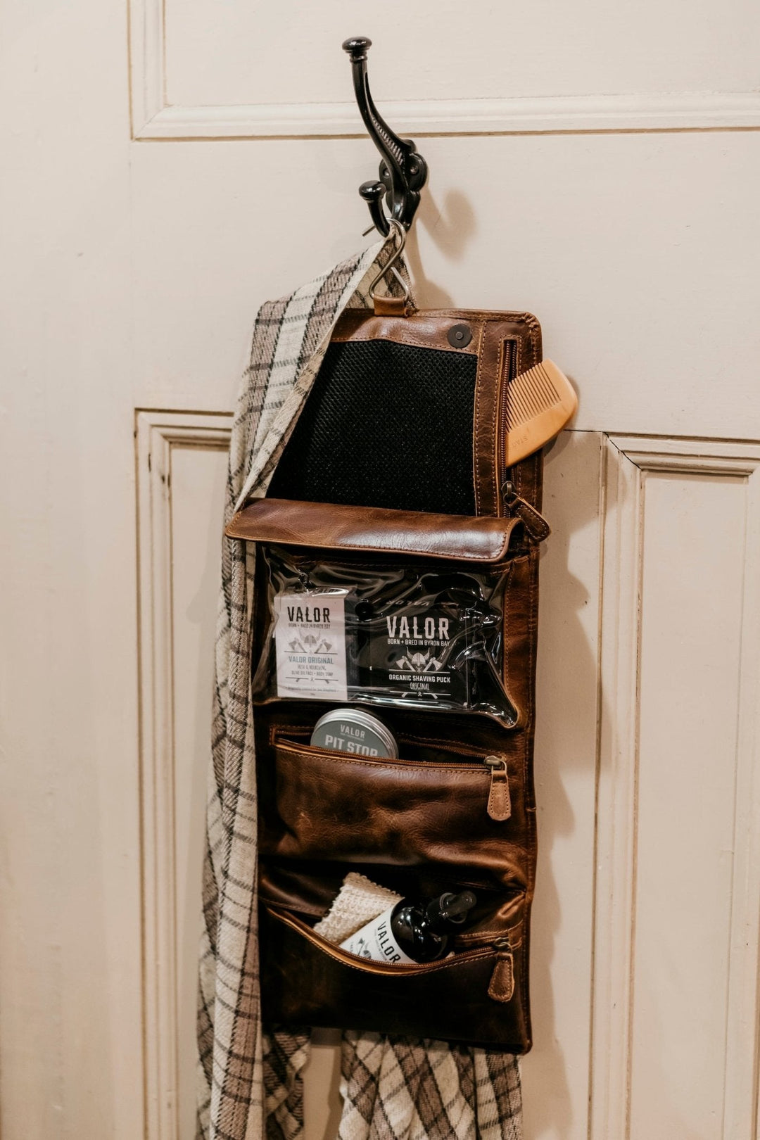 Mens Leather Hanging Toiletry Bag - Rockliff…