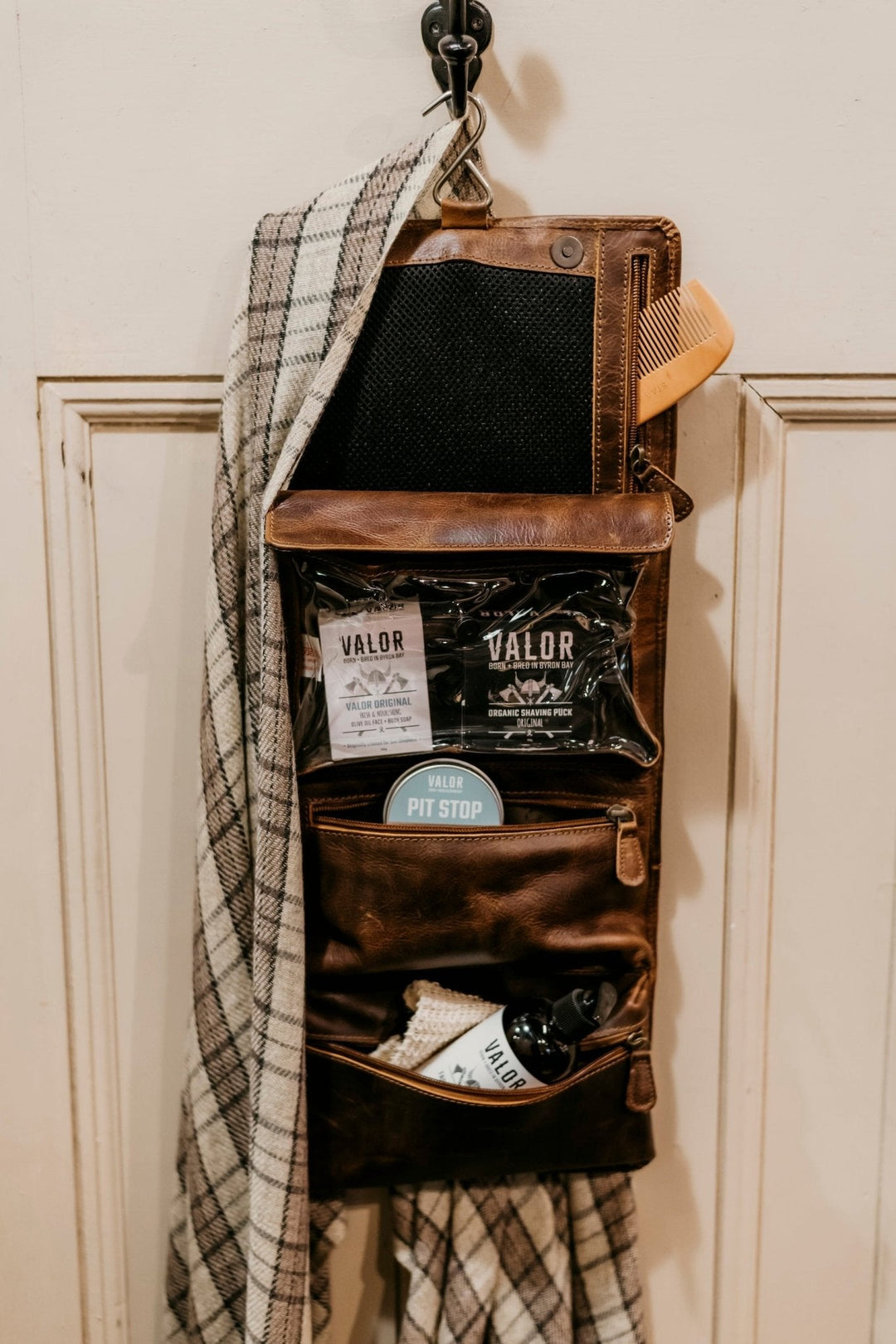 Mens Leather Hanging Toiletry Bag - Rockliff…