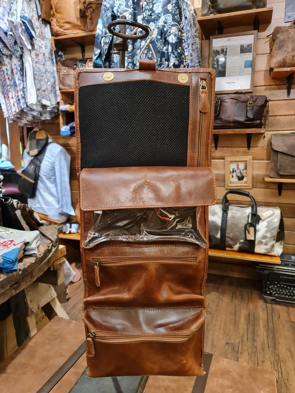 Mens Leather Hanging Toiletry Bag - Rockliff