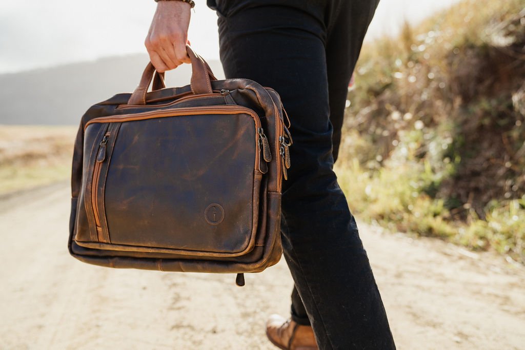 Arno leather messenger bag for men