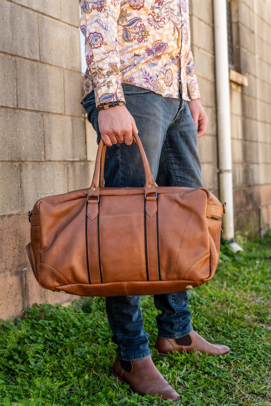 Lincoln Leather Mens Duffle Bag - Holded in Hand