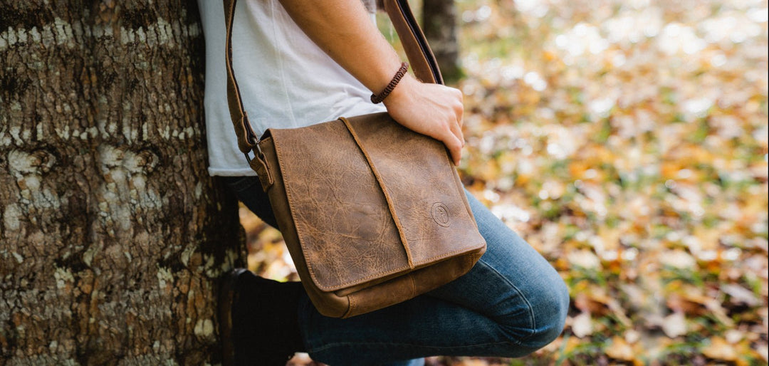 Wanderer Small messenger bag for men